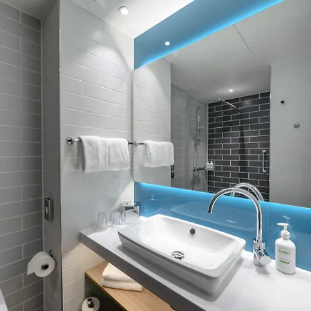 Express - By Ihg Hotel 3*