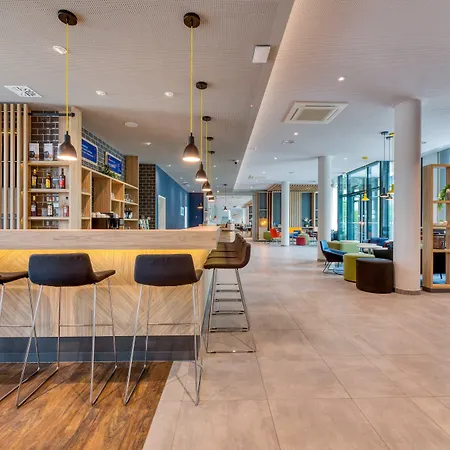 Express - By Ihg מלון