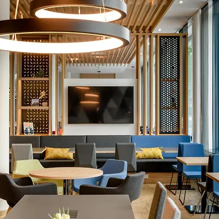מלון Express - By Ihg 3*
