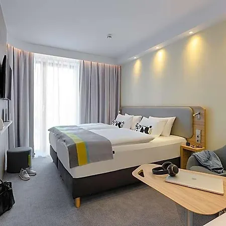 מלון Express - By Ihg 3*