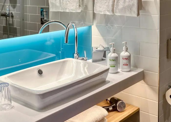 מלון Express - By Ihg 3*