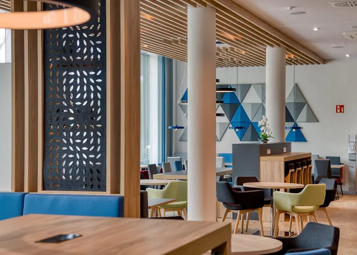 Express - By Ihg מלון